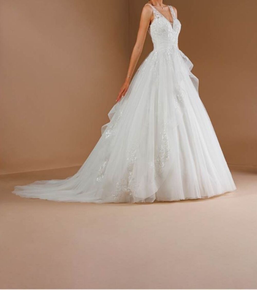 Robe de mari&eacute;e Virage avec Jupon de chez Marions Nous a Metz...comme neuf... V�tements