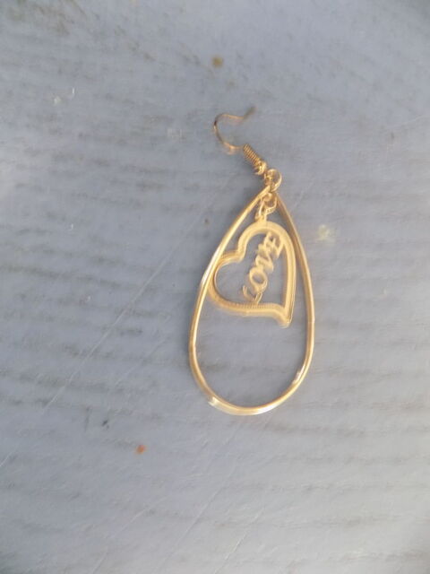 Boucles d'oreilles 'love' solo 1 La Motte-d'Aveillans (38)