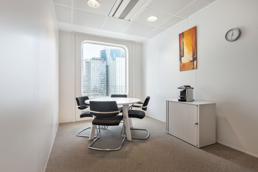   Accès aux espaces de travail professionnels de Paris La Defense Tour Ariane Puteaux
