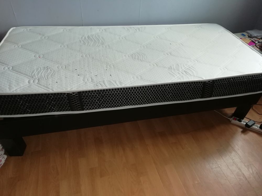Lit une place sommier et matelas Meubles