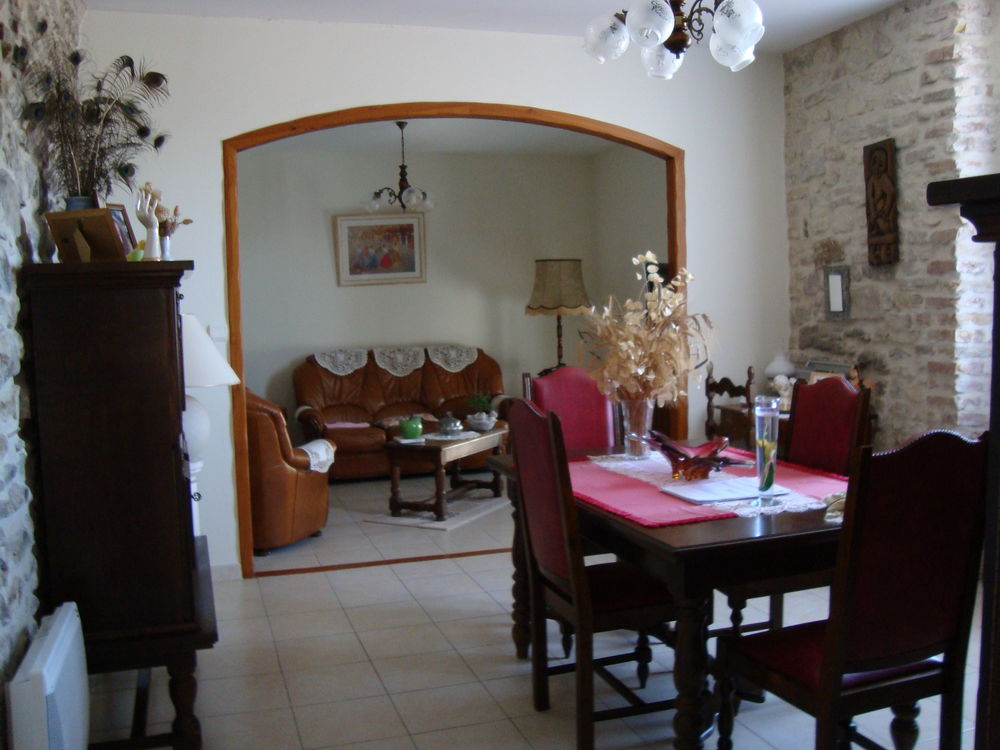 Vente Appartement APPARTEMENT AU 1er ÉTAGE D'UNE MAISON DE VILLAGE EN PIERRE Brignon