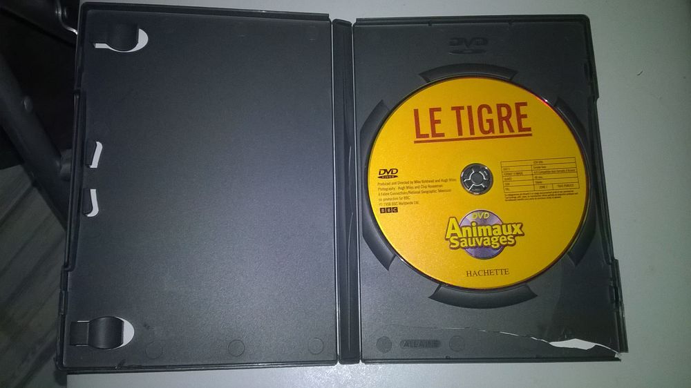 DVD Le Tigre 
1998
Excellent etat
Hachette
Par Mike Birk DVD et blu-ray