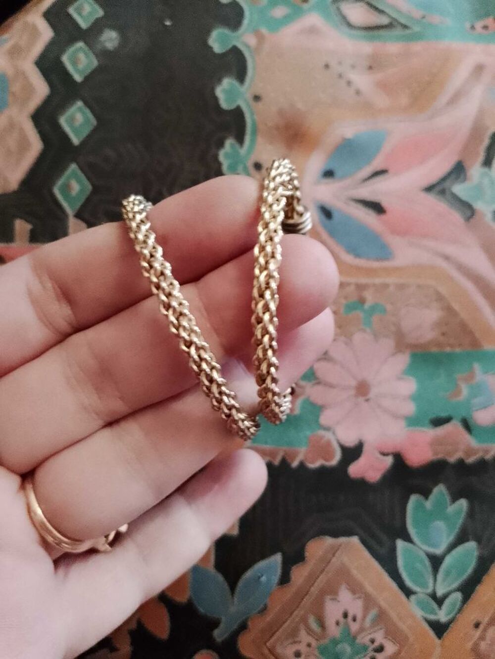 boucles d'oreilles anneaux en plaqu&eacute; or dor&eacute; vintage ann&eacute;es 80. Bijoux et montres