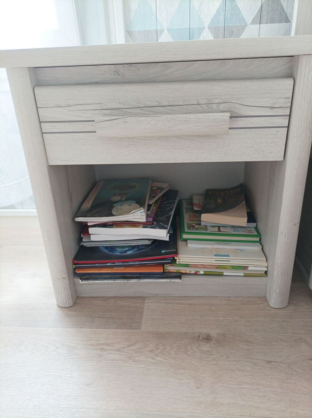 Ensemble LIT/ARMOIRE/TABLE DE CHEVET/MATELAS ET SOMMIER Meubles