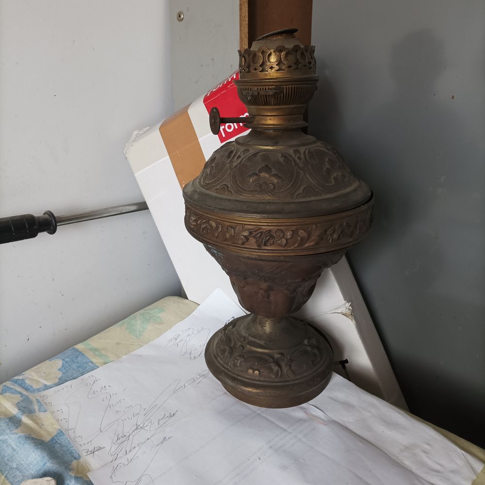 Ancienne lampe &agrave; huile Décoration