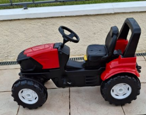 Tracteur � p�dales
Neuville-de-Poitou (86)