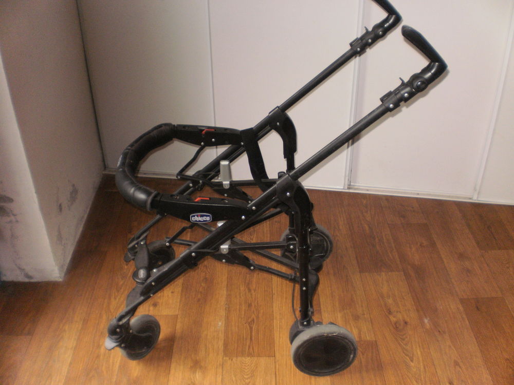 poussette Chico trio Pu�riculture