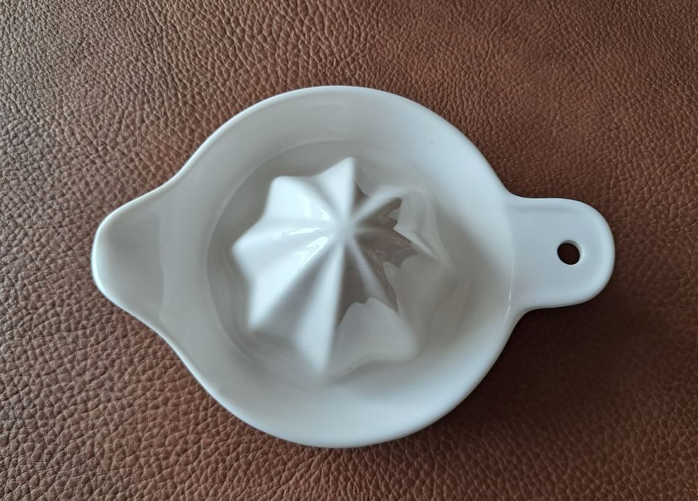 presse agrumes citron en c&eacute;ramique &eacute;maill&eacute;e blanc 14x9 cm Cuisine