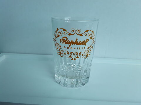 Un verre à apéritif St Raphael Inscription dorée Hauteur 10, 6 Gometz-la-Ville (91)