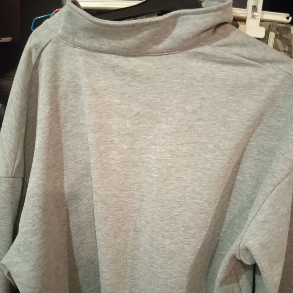 Sweat &agrave; capuche gris marque Pull &amp; Bear taille M Vêtements