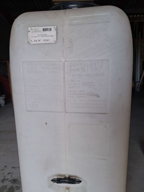 Citerne eau 2000L
Neuve
polypropyl�ne
robinet �vacuation 200 Angoul�me (16)