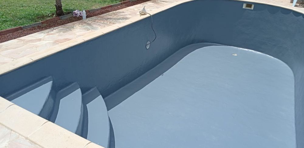 sur la r&eacute;sine polyester d'&eacute;tanch&eacute;it&eacute; pour piscine Jardin