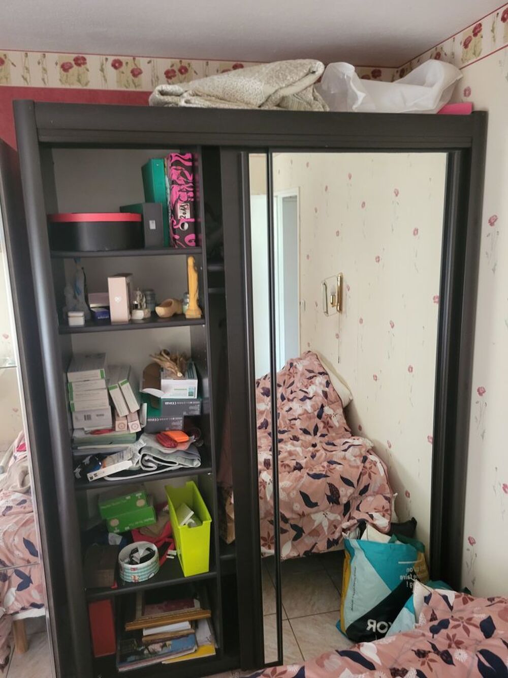 Armoire noir occasion avec miroir et 2 portes coulissantes Meubles