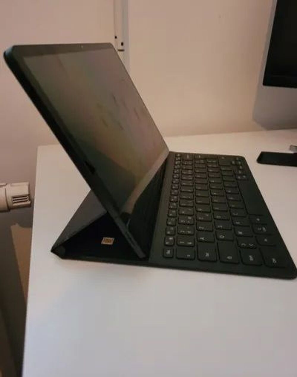 Galaxy S8+ WiFi &amp; Book Cover Keyboard Téléphones et tablettes