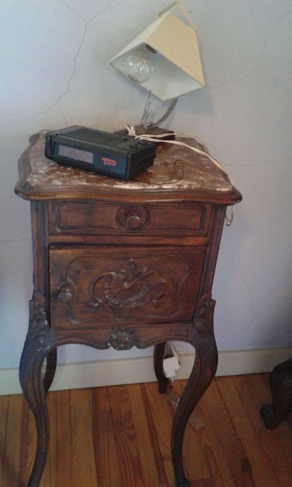 Chambre en noyer - lit 120*190 avec literie quasi neuve, 
Meubles