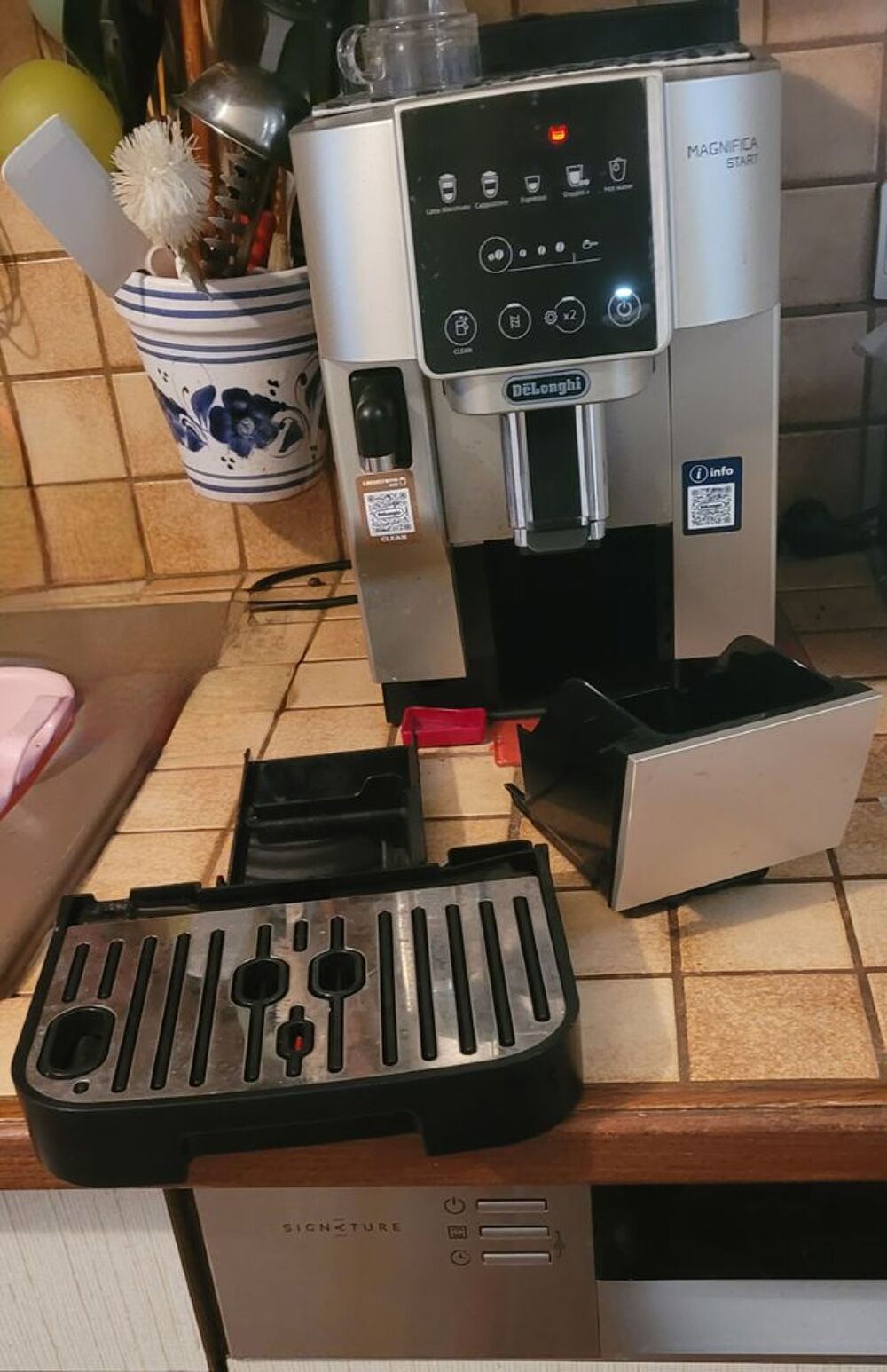 Machine a caf&eacute; Delonghi magnifica start 
Electroménager