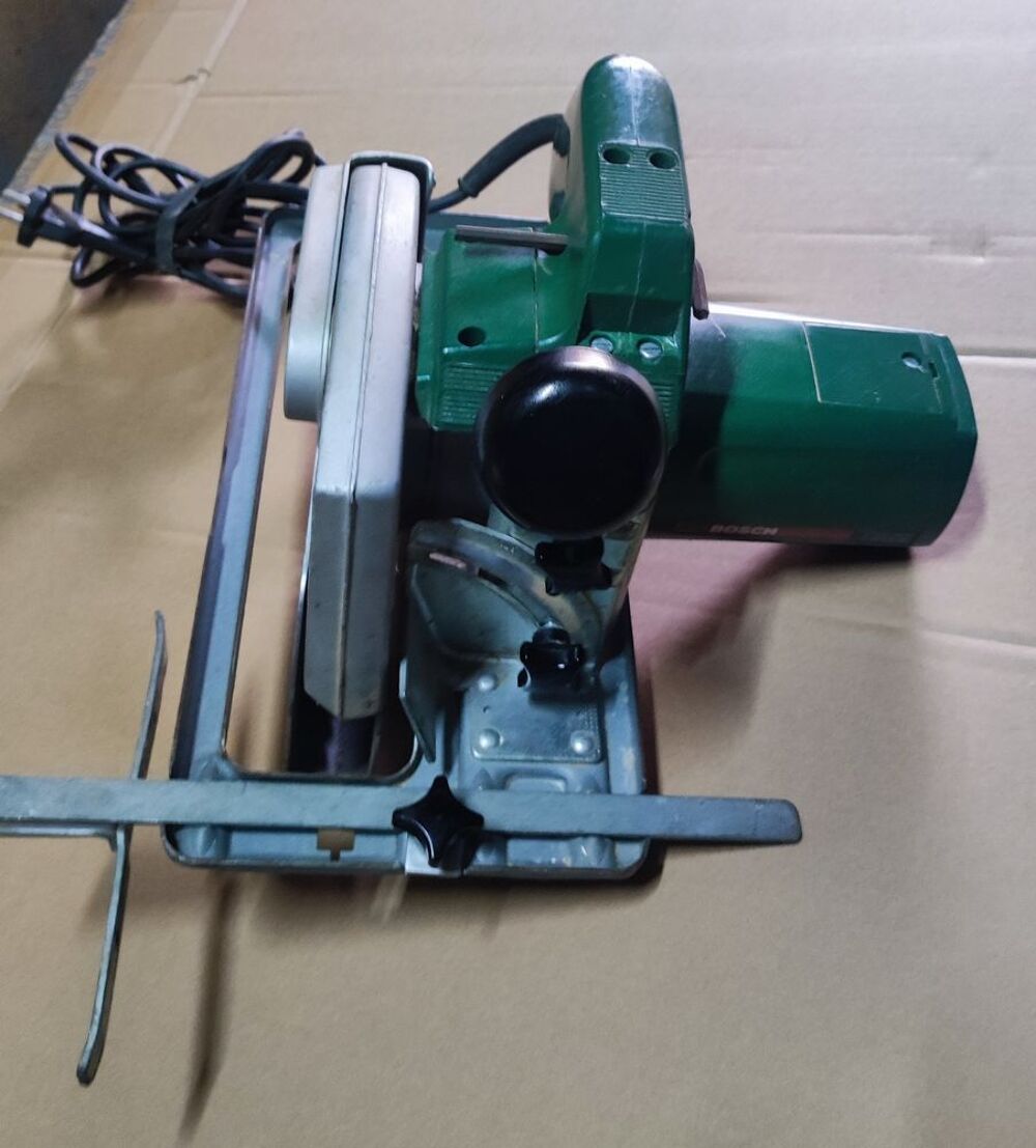 Scie circulaire Bosch PKS 65 + un disque neuf Bricolage