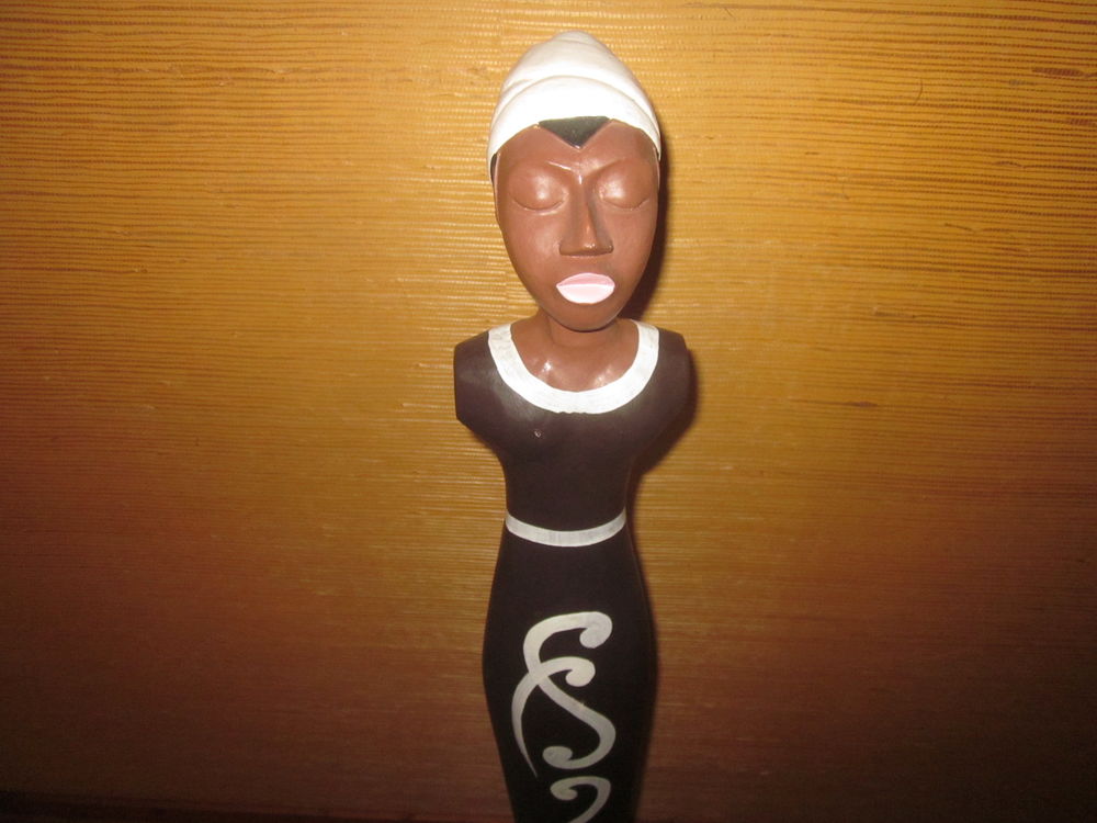 STATUE AFRICAINE EN BOIS LOT EFGH8 