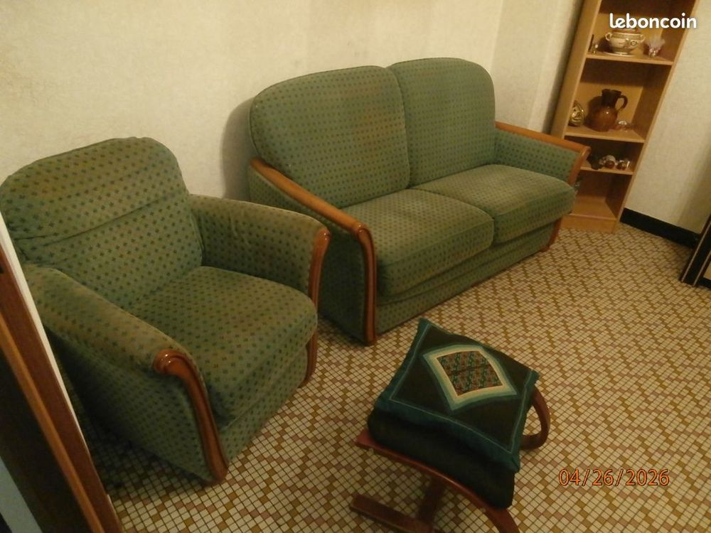 Canap&eacute; et fauteuil assorti de couleur verte Meubles