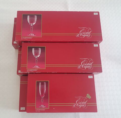 SERVICE 36 PIECES CHRISTAL D'ARQUES GRAV   DAMPIERRE  . Brtigny-sur-Orge (91)