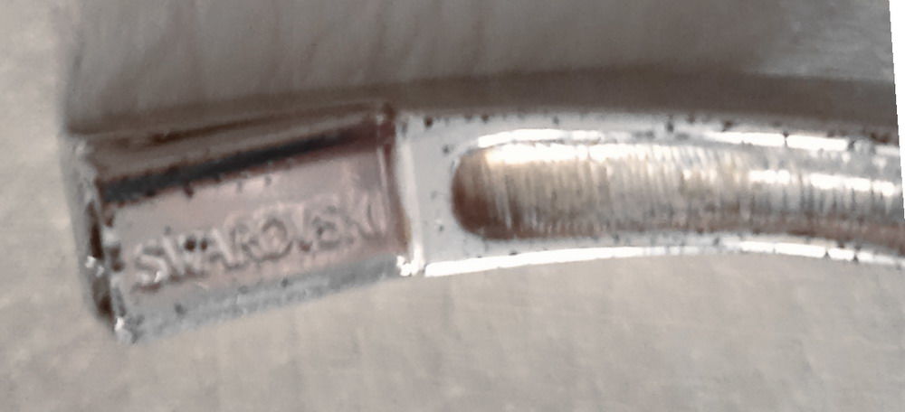 BRACELET SWAROVSKI avec ligne de cristal Bijoux et montres