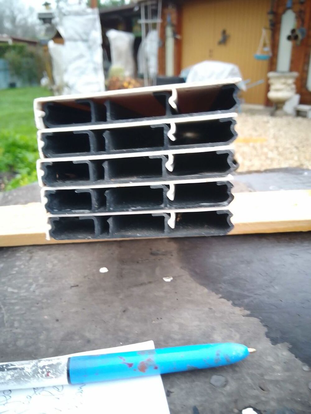 plinthe &eacute;lectrique en PVC blanche Bricolage