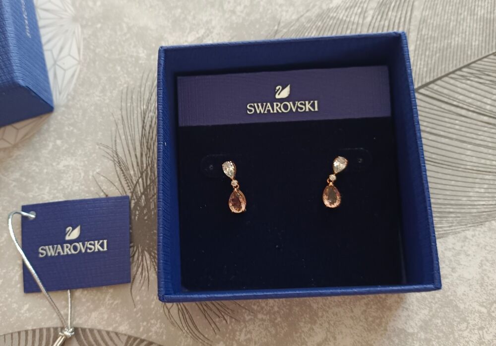 Boucles d'oreilles Swarovski rose &agrave; deux cristaux Bijoux et montres