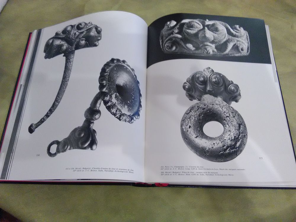 Collection Larousse "l'Eveil de l'Occident" en 12 volumes Livres et BD