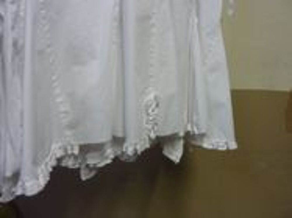 
Belle Robe Blanche coton :Taille40/42 Vêtements