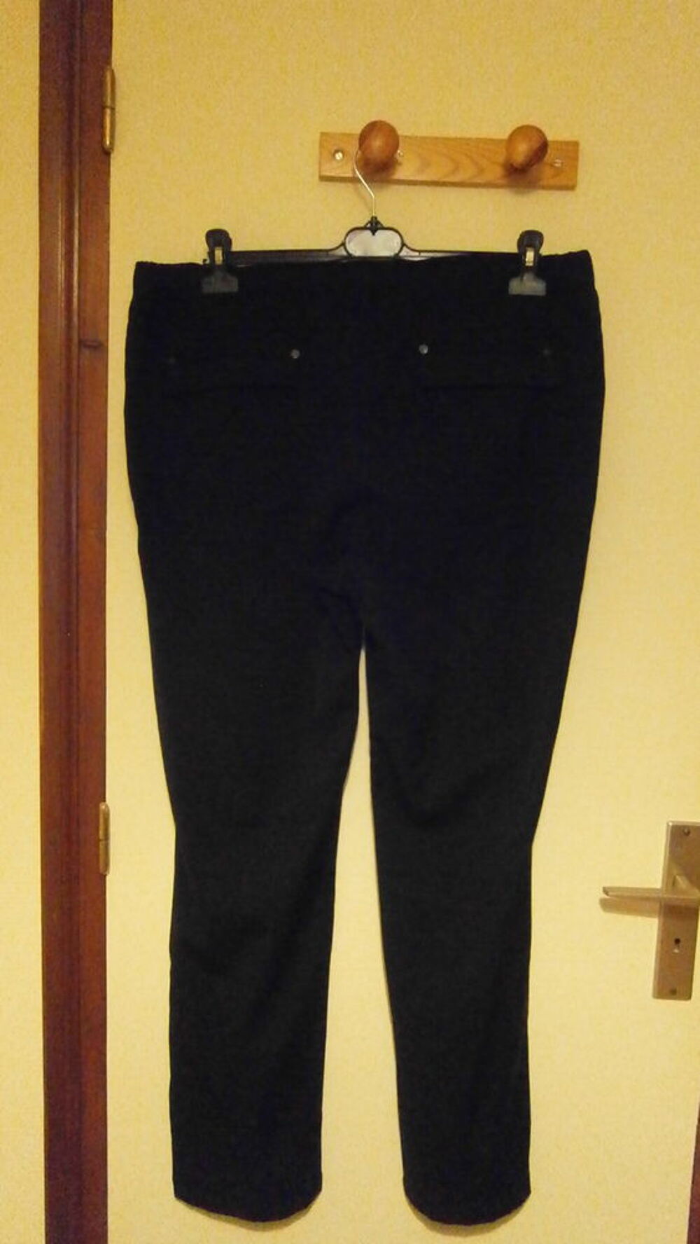 DEUX PANTALONS Vêtements