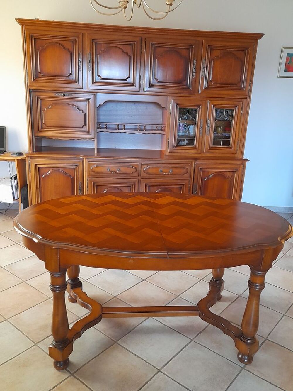 Salle &agrave; manger en merisier plus six chaises Meubles