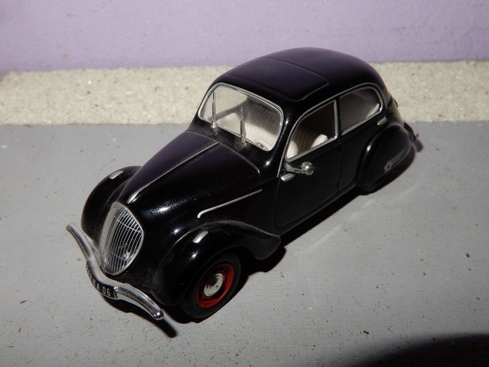 voitures miniatures 1.43 