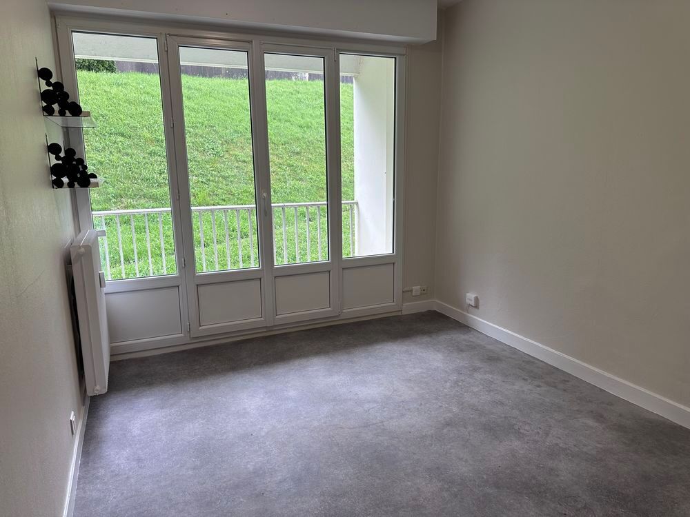 Location Appartement Studio avec balcon - proche tram - idéal accès hauts du chazal Besançon