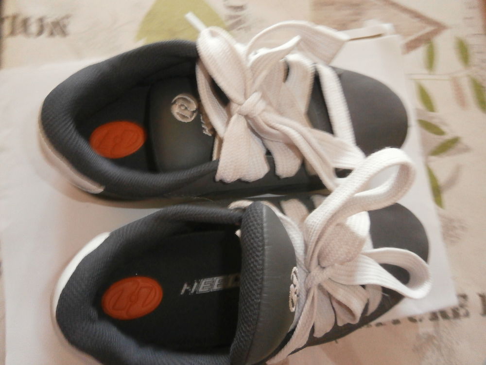 BASKETS A ROULETTES Chaussures