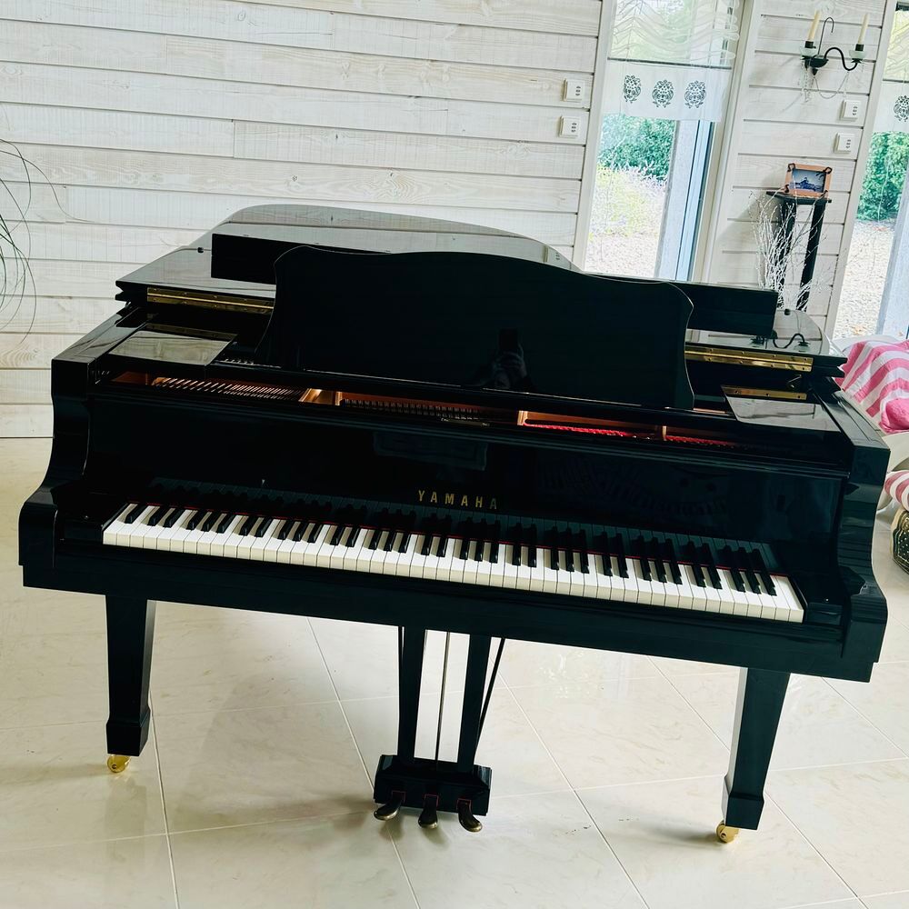 Piano Yamaha C6 Instruments de musique