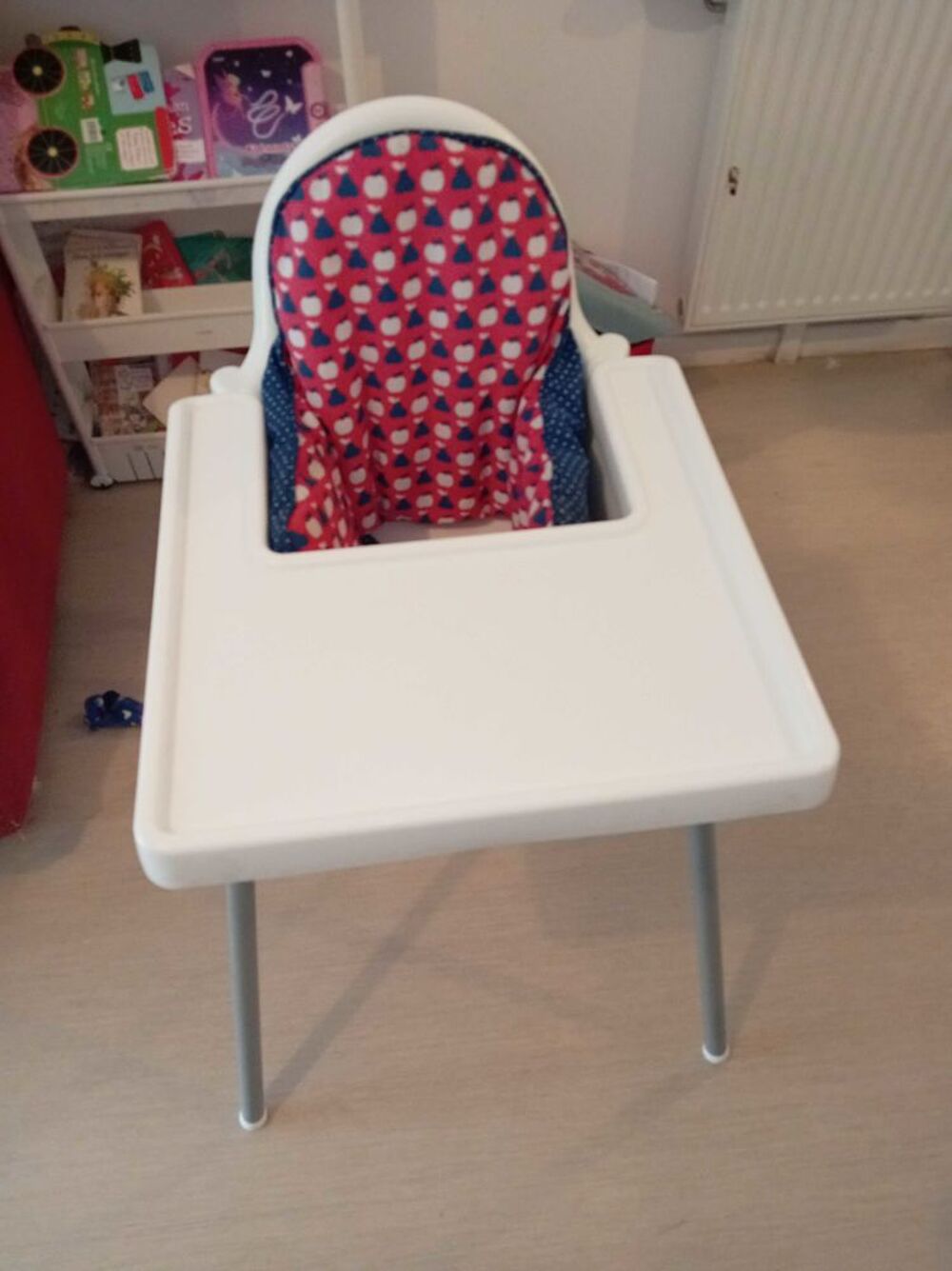 bonjour. je une chaise b&eacute;b&eacute; pour manger Puériculture