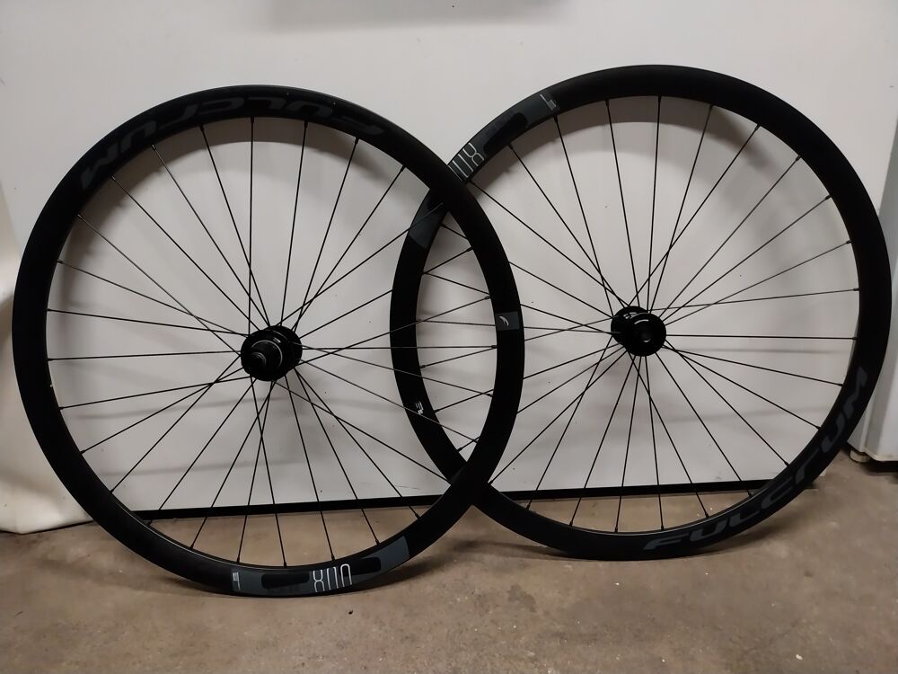 Paire de Roues de V&eacute;lo Vélos
