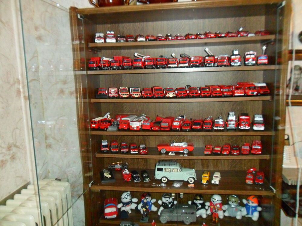 lot de 600 vehicules pompiers miniatures 