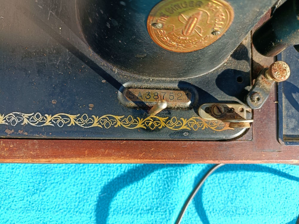 MACHINE A COUDRE SINGER VINTAGE 110 VOLTS AVEC CAPOT PLUS TR Electroménager
