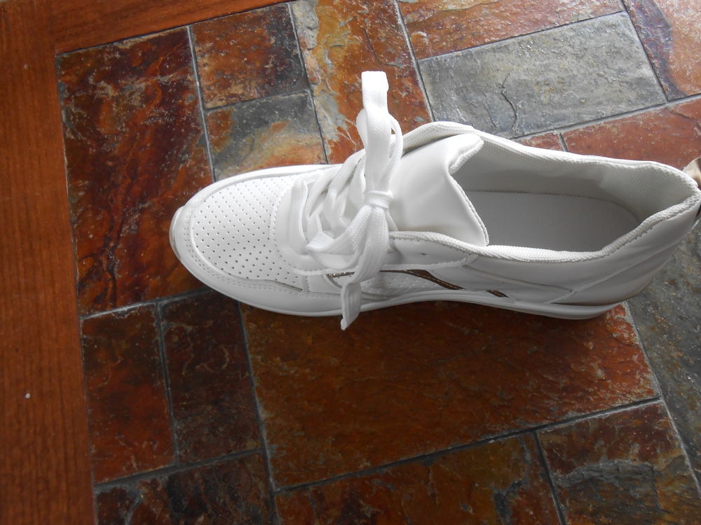 baskets blanches rainure argent&eacute;e T39 talon Chaussures