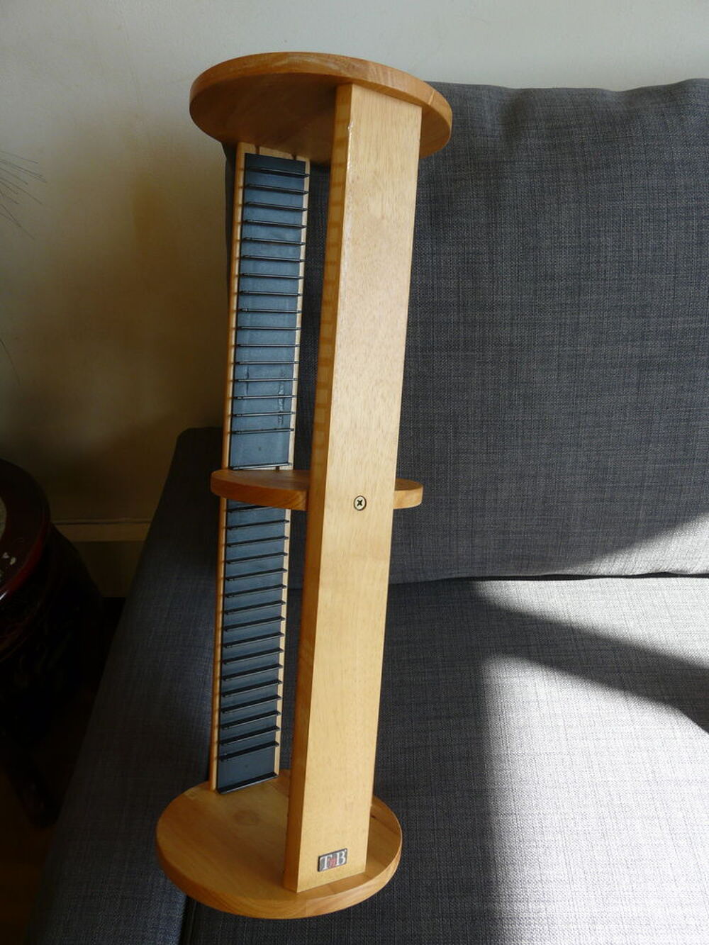 Pr&eacute;sentoir de CD en Bois massif. Meubles