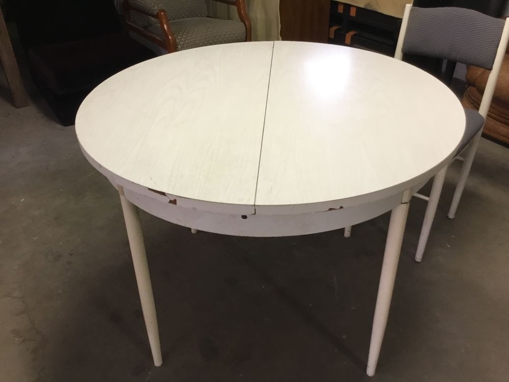 Table plus 6 chaises Meubles