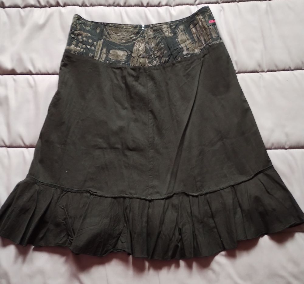 Jupe &eacute;l&eacute;gante avec motifs marron et noirs Vêtements