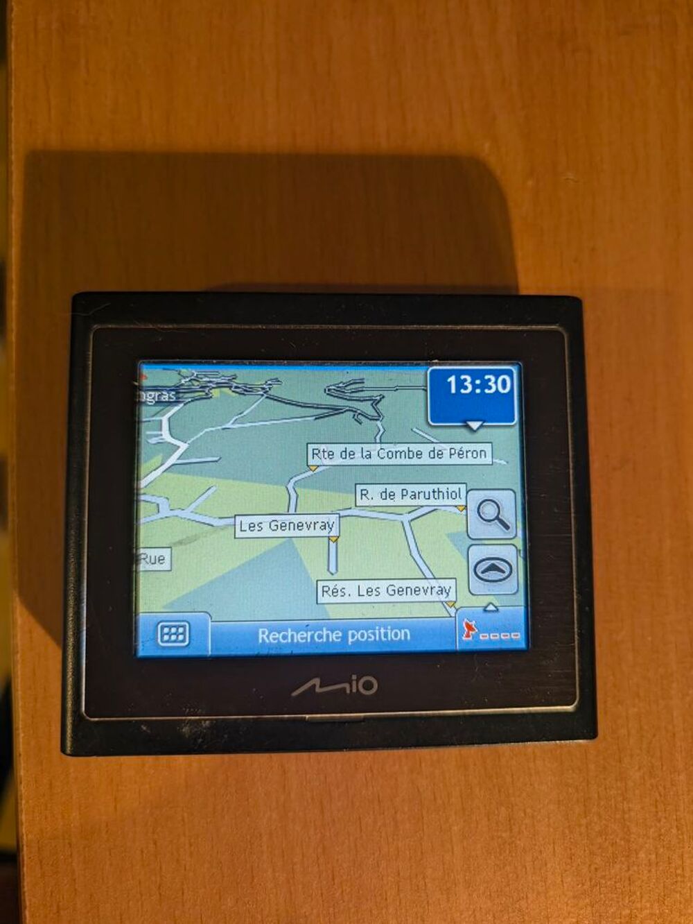 GPS Moi N 177 + C&acirc;ble de charge Téléphones et tablettes