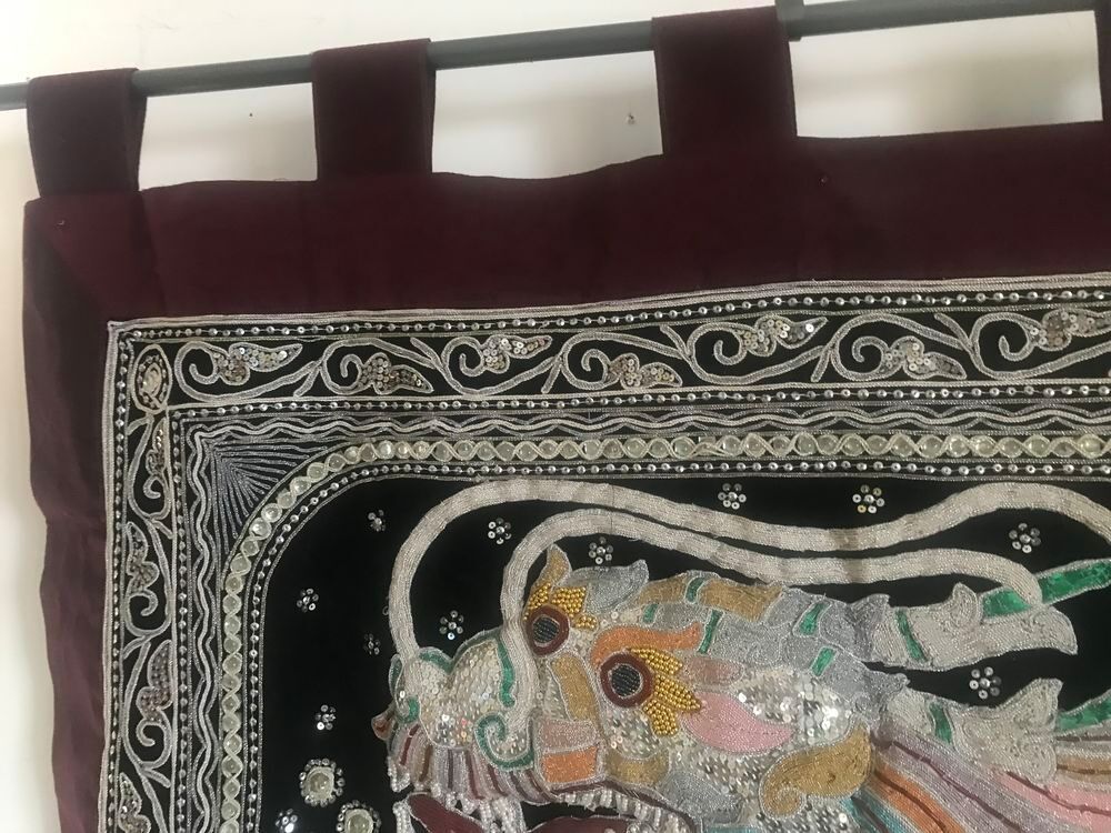 Grande tenture Kalaga Birmanie brod&eacute;e main perles Décoration