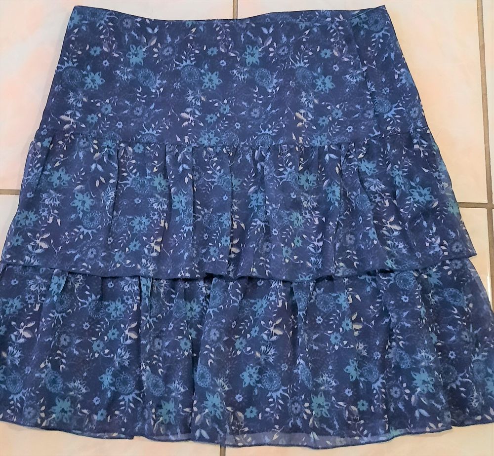 Jupe voile bleue fleurie et le haut assorti Neuf - T 38 - 40 Vêtements
