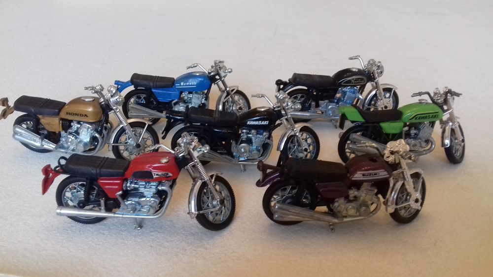Polistil 7 motos au 1/24 Jeux / jouets