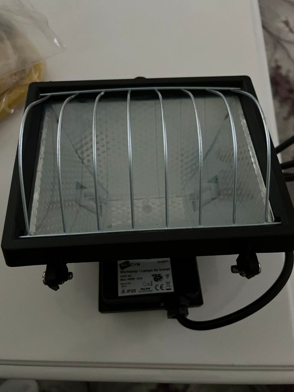 lampe de travail neuf jamais servi avec une ampoule homog&egrave;ne neuf 230v Bricolage