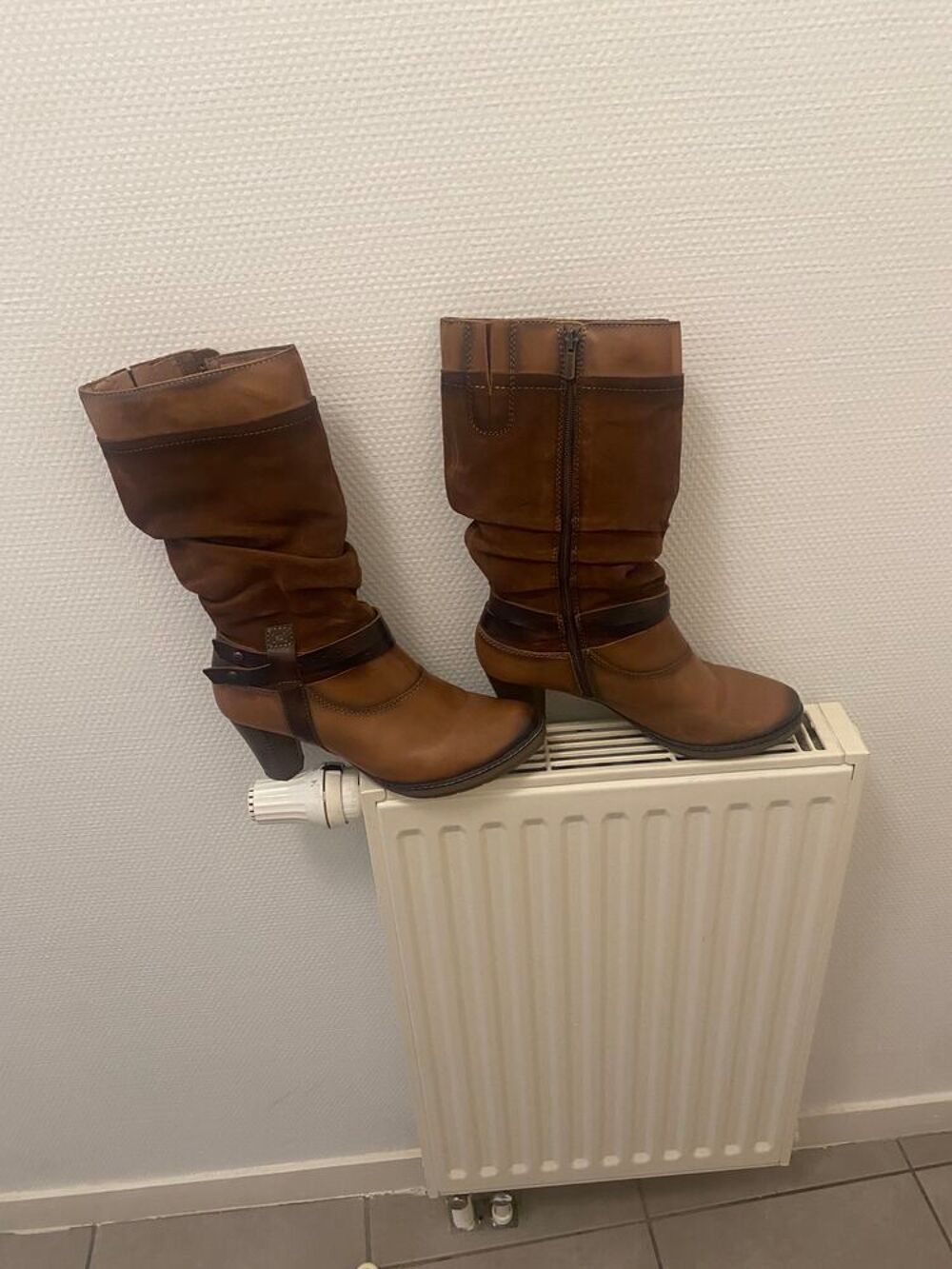 bottes cuir daim tr&egrave;s bonne &eacute;tat taille 39 Chaussures