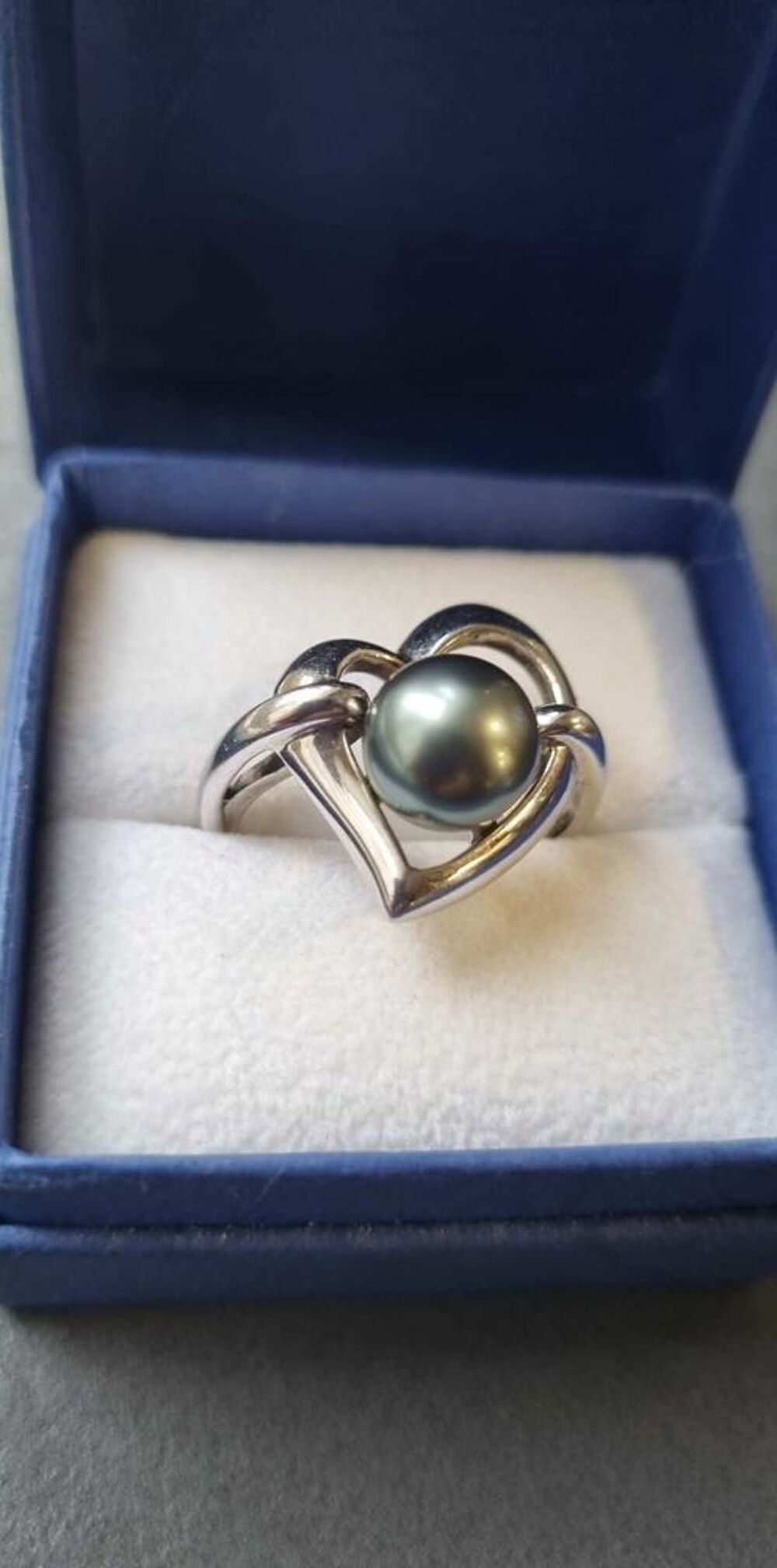 Tr&egrave;s jolie bague en argent T58 et perle de tahiti Bijoux et montres